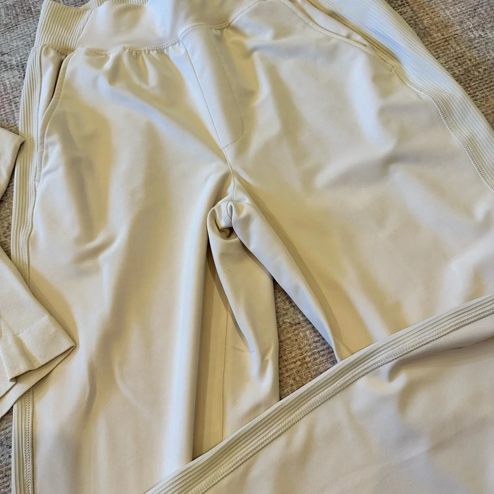 Old Navy, Power Soft, Cream Women's Pants & Top Set “Activewear” - Picture 4 of 7